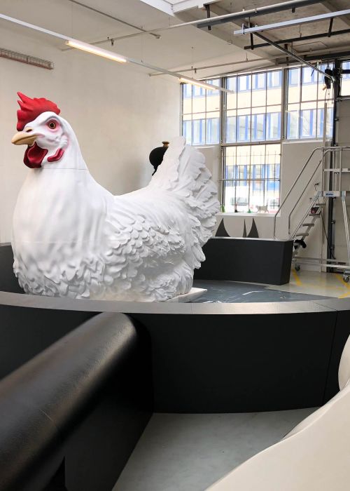 Grosses Huhn aus gehärtetem Styropor. Gefertigt im 3D Modelling.